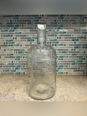 Vintage Guerlain Bee bottle with stopper